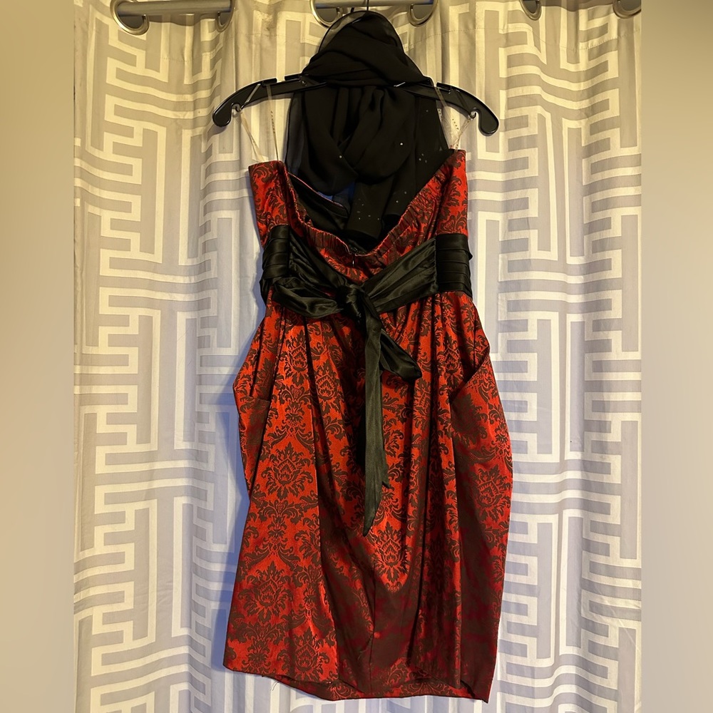 Strapless dress worn once comes with shoulder shawl